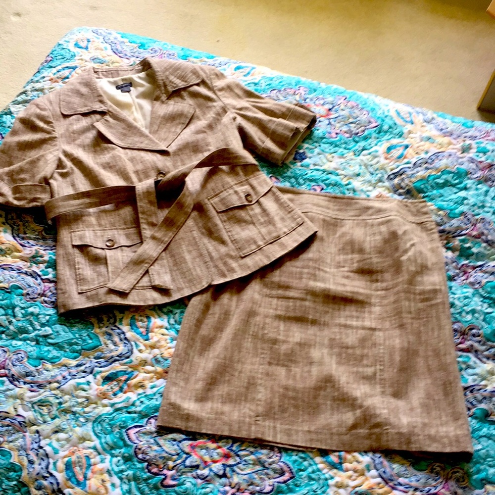 Cute Ann Taylor suit